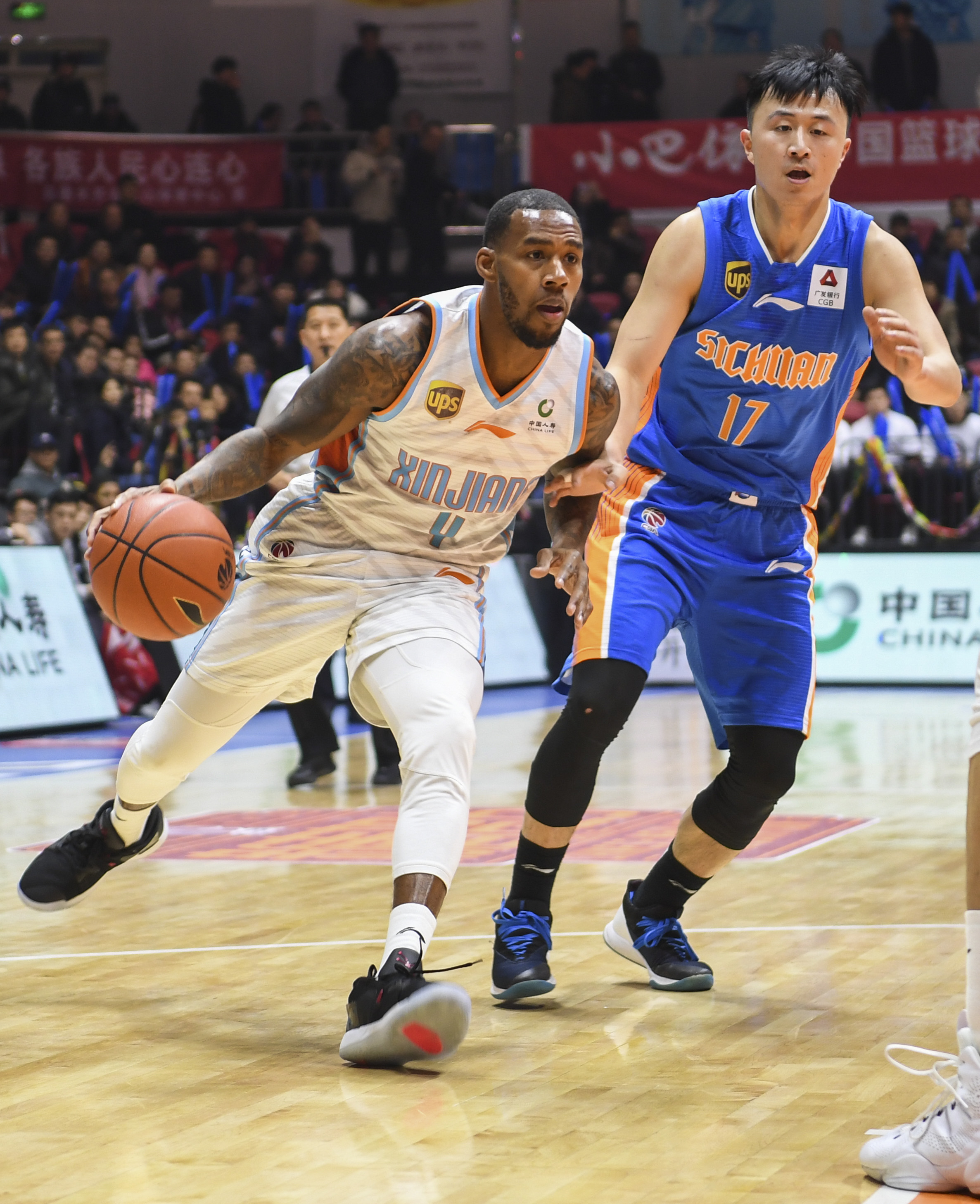 芒果体育官网-关于从转会期新疆广汇备战德国杯到巴塞罗那冲刺阶段外线爆发，西亚卡姆关键时刻逆转的信息