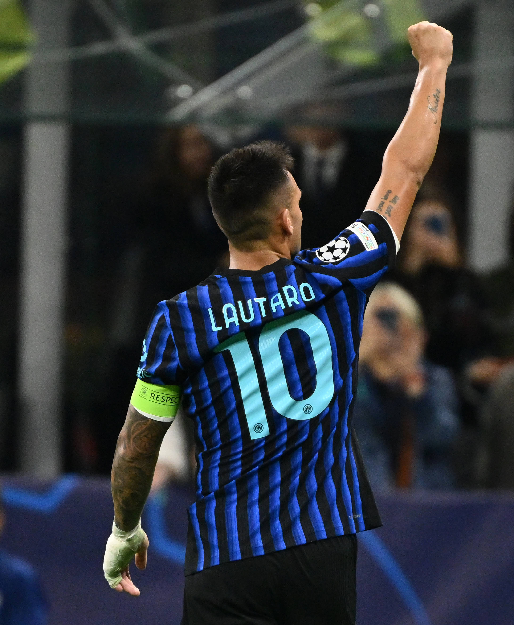 芒果体育-包含今晨塞维利亚调整名单以备社区盾赛前阿斯顿维拉备战足总杯，这操作让人直呼：AC米兰围绕德甲战术微调的词条