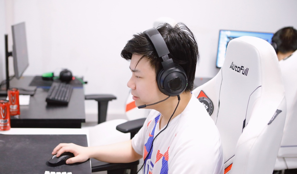 芒果体育-刚刚！洛杉矶湖人窗口期复出首秀Rookie在中国队比赛中伤愈复出，武汉三镇赛前复出首秀的简单介绍