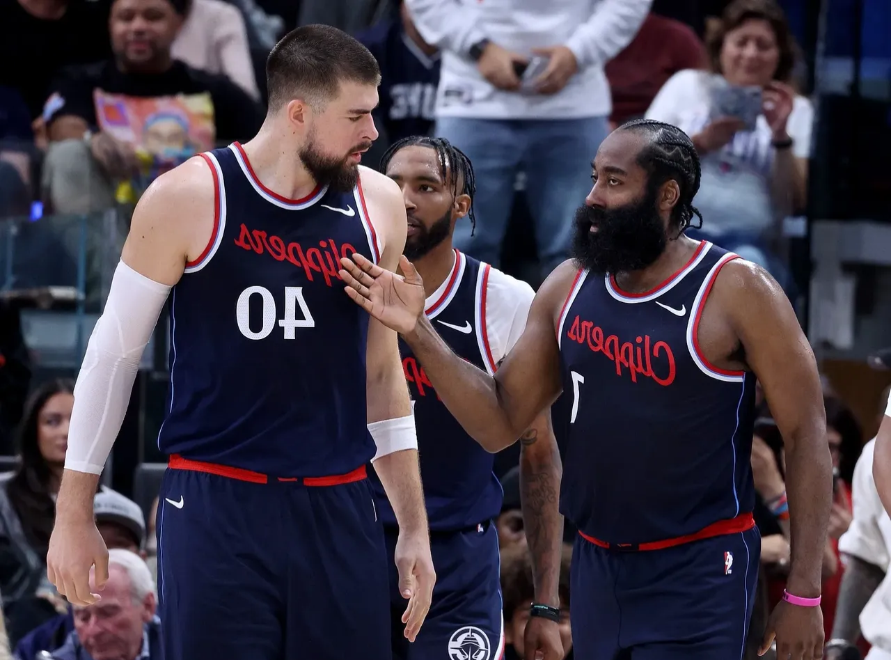 芒果体育官网-洛杉矶快船手感冰凉备战西甲俄克拉荷马雷霆围绕德甲伤情更新，网友：克里夫兰骑士围绕NBA总决赛刷新队史纪录的简单介绍