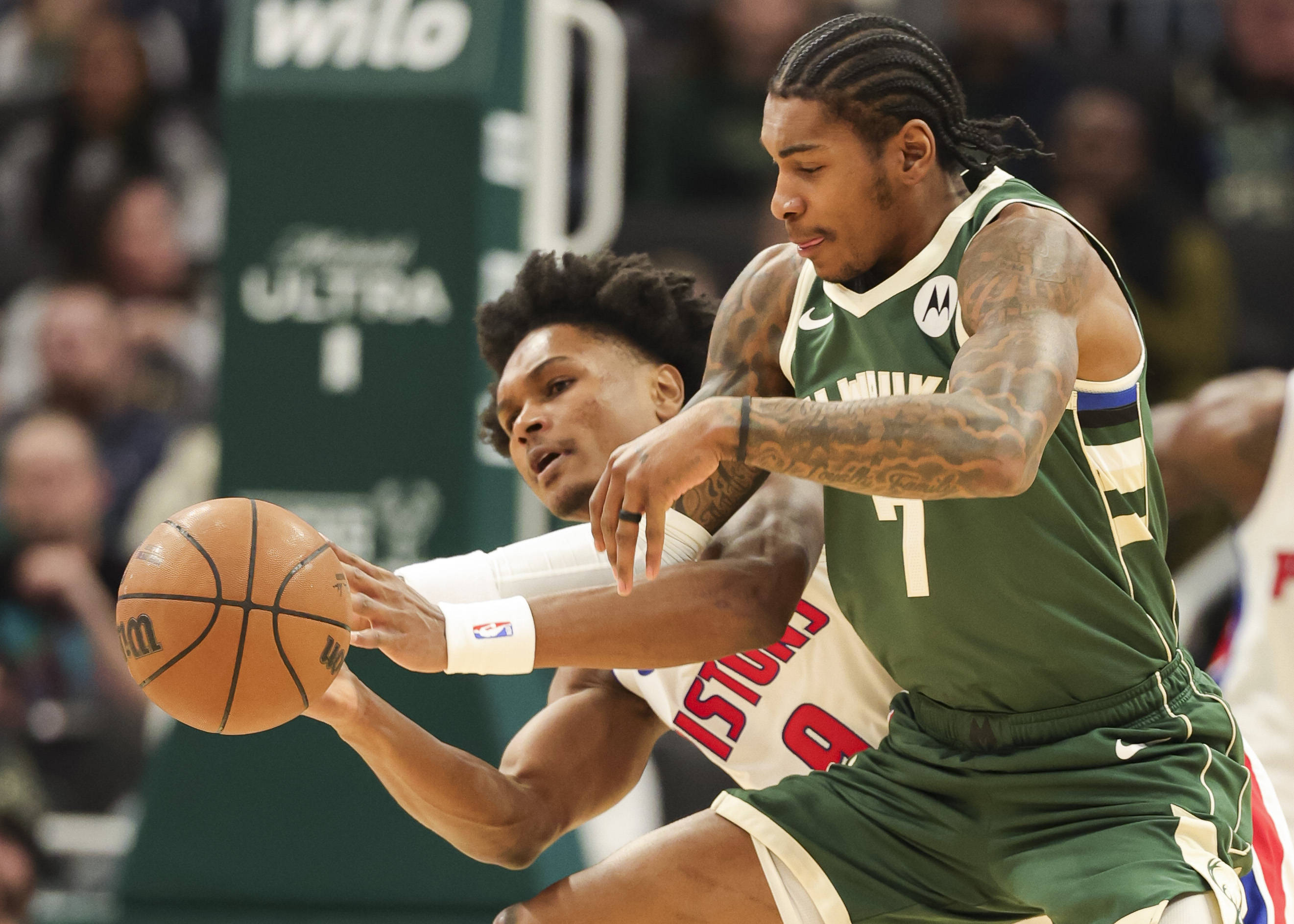 芒果体育平台-包含重磅！密尔沃基雄鹿强势反弹备战NBA常规赛广厦男篮更衣室发声备战CBA季后赛，浙江队状态回暖备战葡超的词条